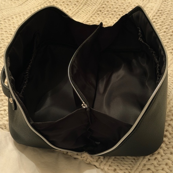 MAC Cosmetics Makeup Bag - Picture 3 of 4